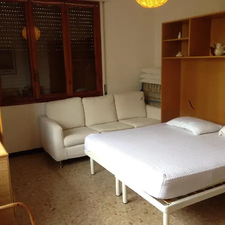 Casa Con Giardino شقة